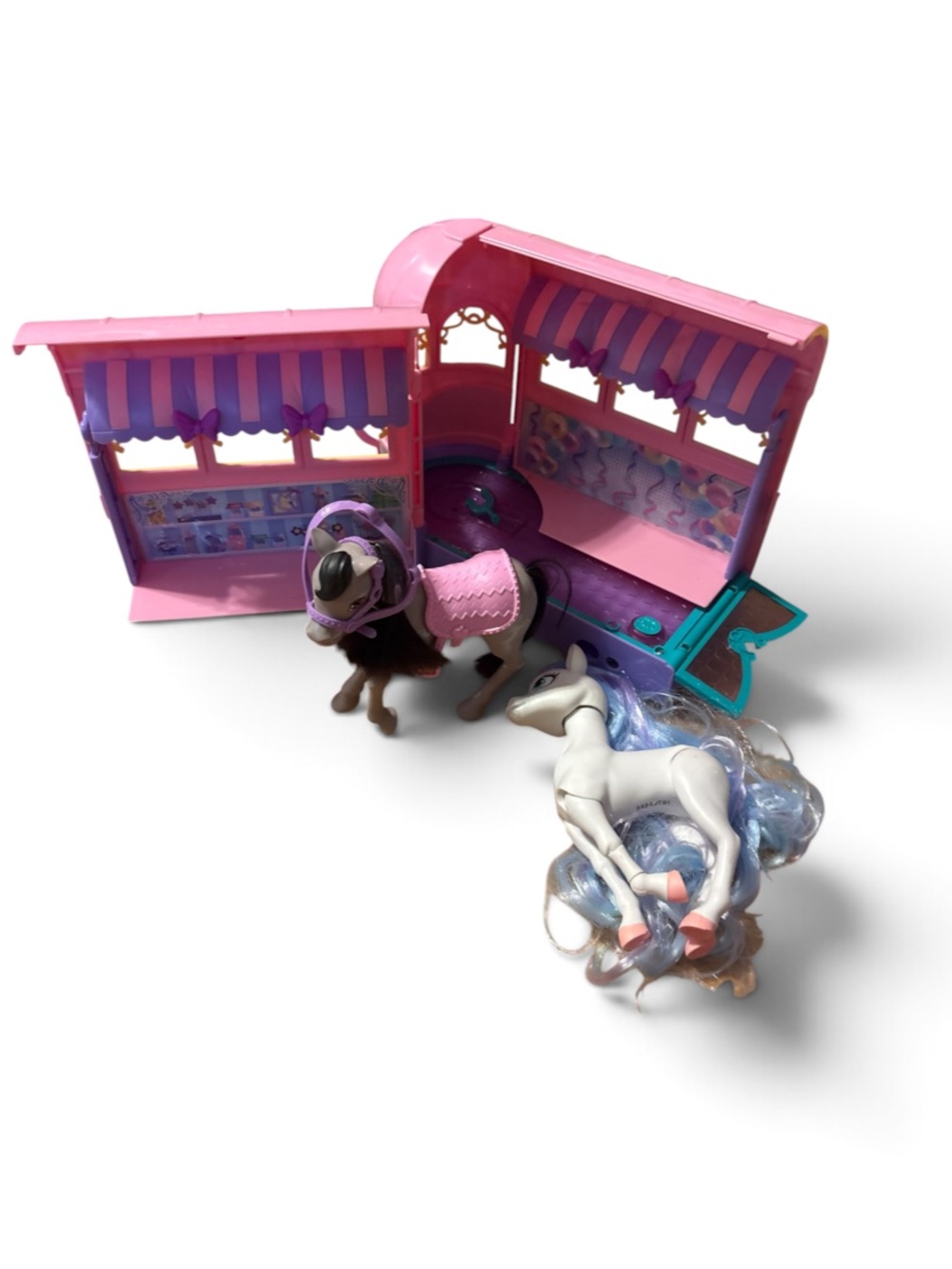 Wild Manes Perla’s Pink Ultimate Clubhouse W/ Extra Horse Play Set Toy Trailer